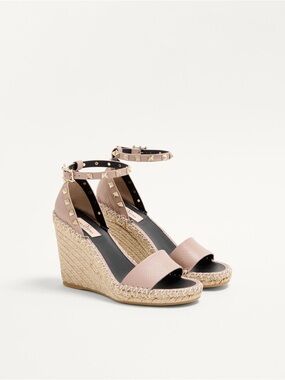 NEW Valentino Garavani Rockstud Espadrille Wedge Sandals Size 39